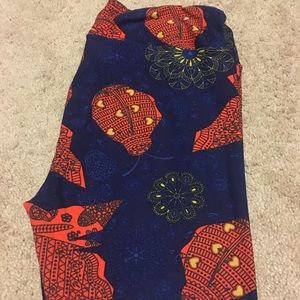 TC Lularoe Leggings.